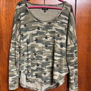 Thermal scoop neck Camo shirt